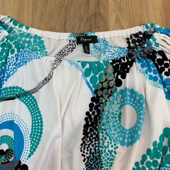 Off shoulder Express top. See photos for fit. - Picture 3 of 4